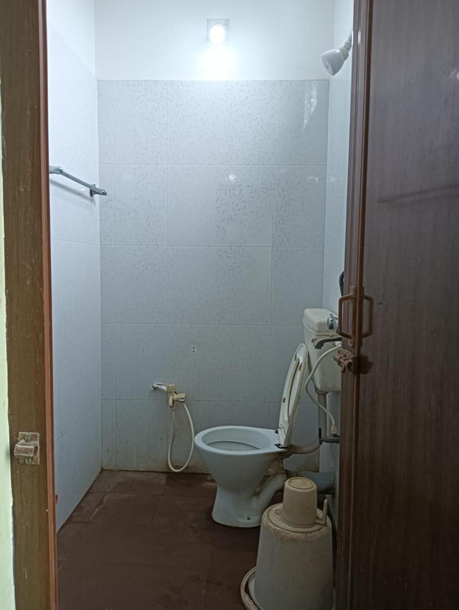 Hotel D2 Holiday Inn -Near Niladri Sea Beach - Puri - Official Verified 外观 照片