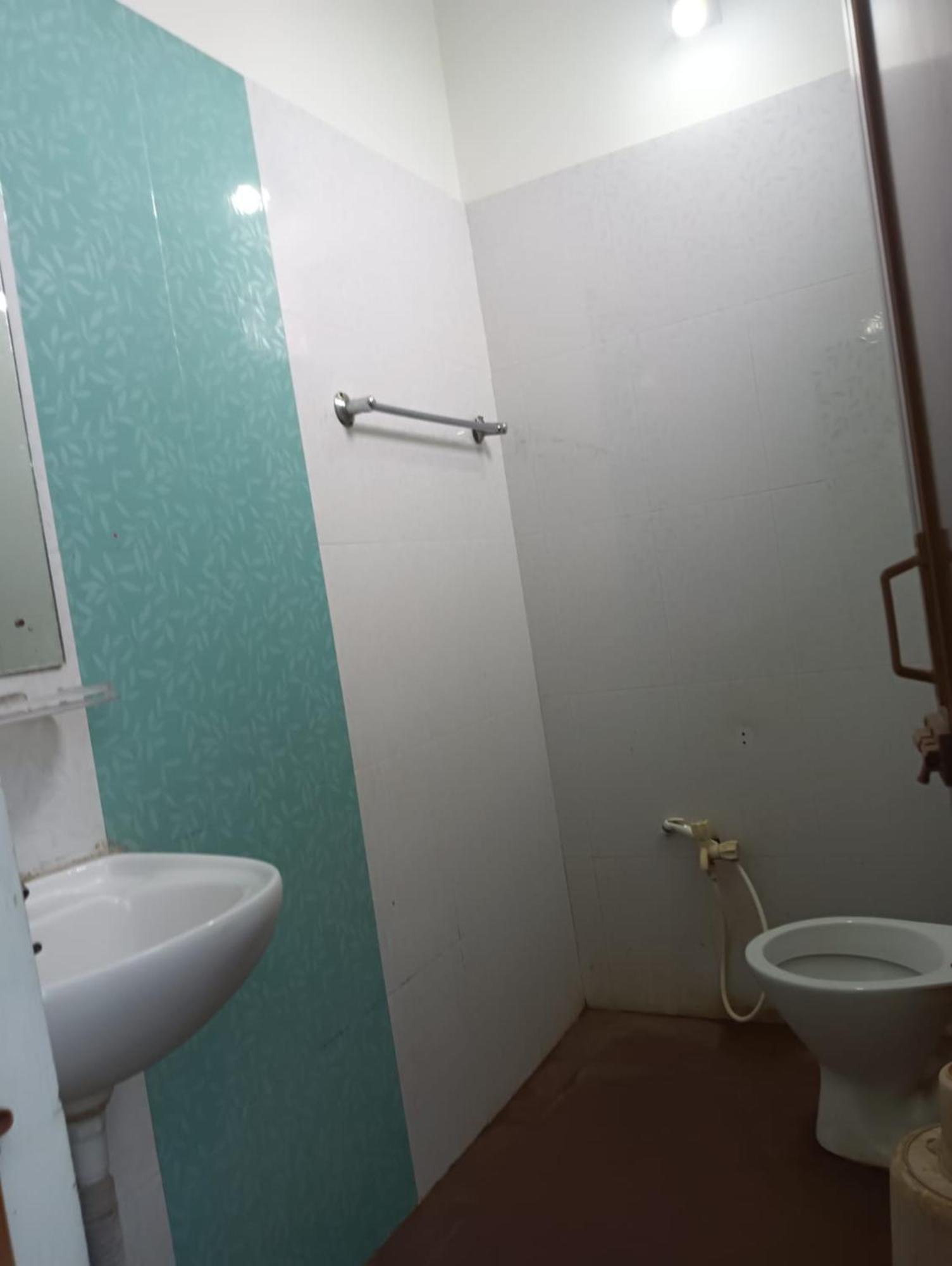 Hotel D2 Holiday Inn -Near Niladri Sea Beach - Puri - Official Verified 外观 照片