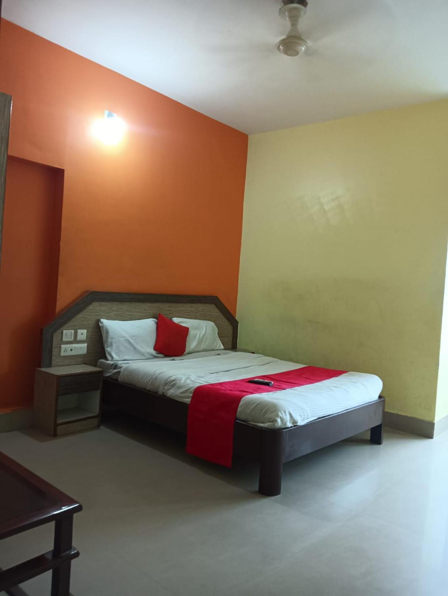 Hotel D2 Holiday Inn -Near Niladri Sea Beach - Puri - Official Verified 外观 照片